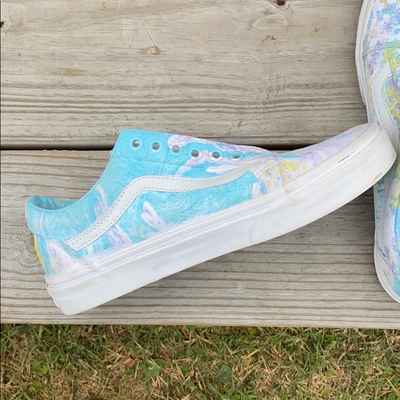 Vans - Picture 2 of 8